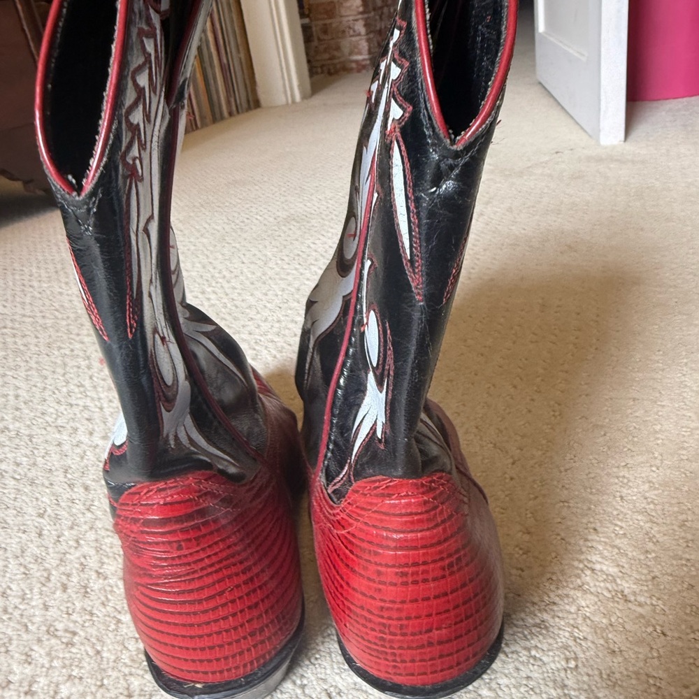 Laredo Ladies Black and Red Western Lizard Style Boots - Picture 4 of 6